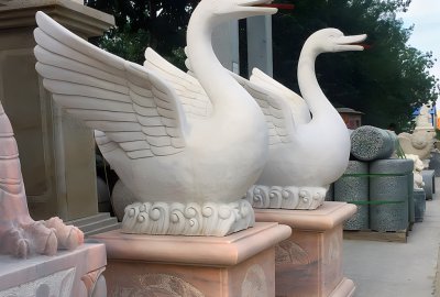 漢白玉天鵝雕塑擺件，石雕噴水鵝雕塑