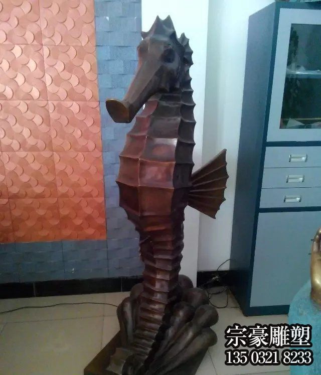 大型商場(chǎng)擺放的玻璃鋼創(chuàng)意海馬雕塑