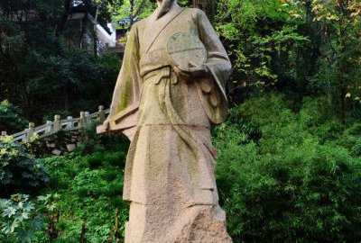 中國古代著名數(shù)學家祖沖之石雕塑像
